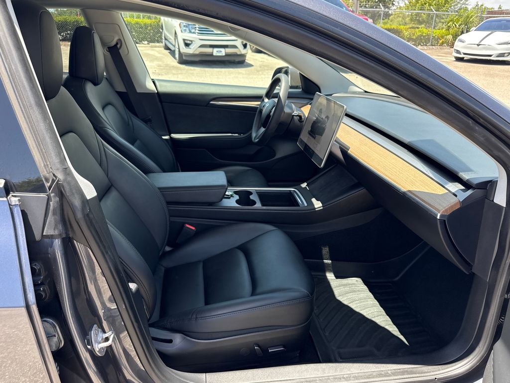 Used 2023  Tesla Base image 21