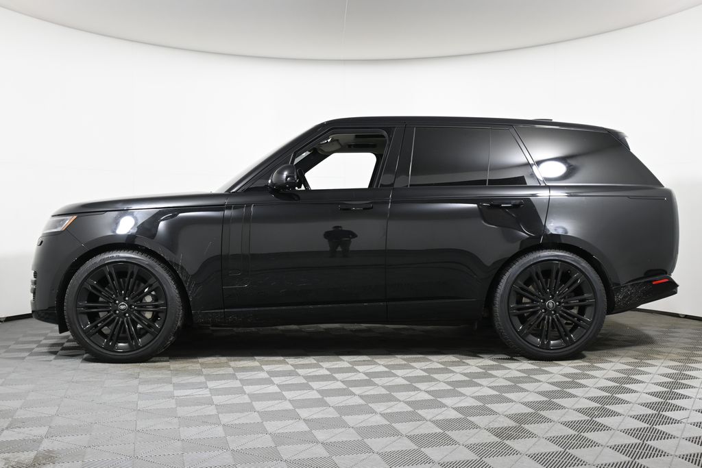 2023 Land Rover Range Rover SE 2