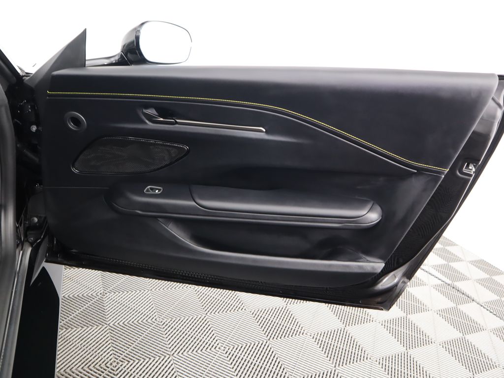 2025 Aston Martin Vantage  24