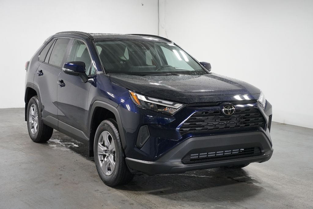 2025 Toyota RAV4 XLE 3