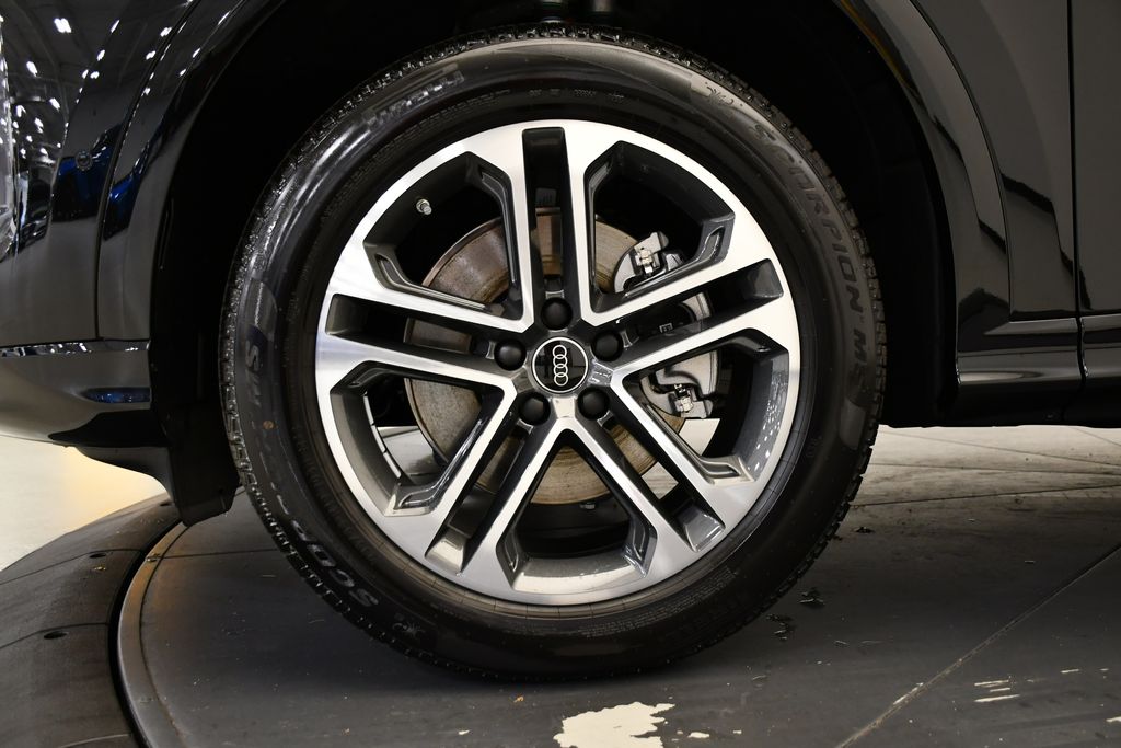 Thumbnail: 2025 Audi Q5 - 13