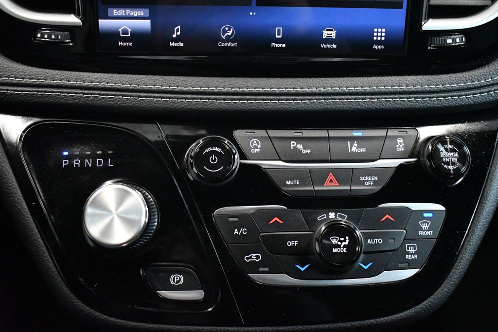 Used 2026 Black Chrysler Select image 39