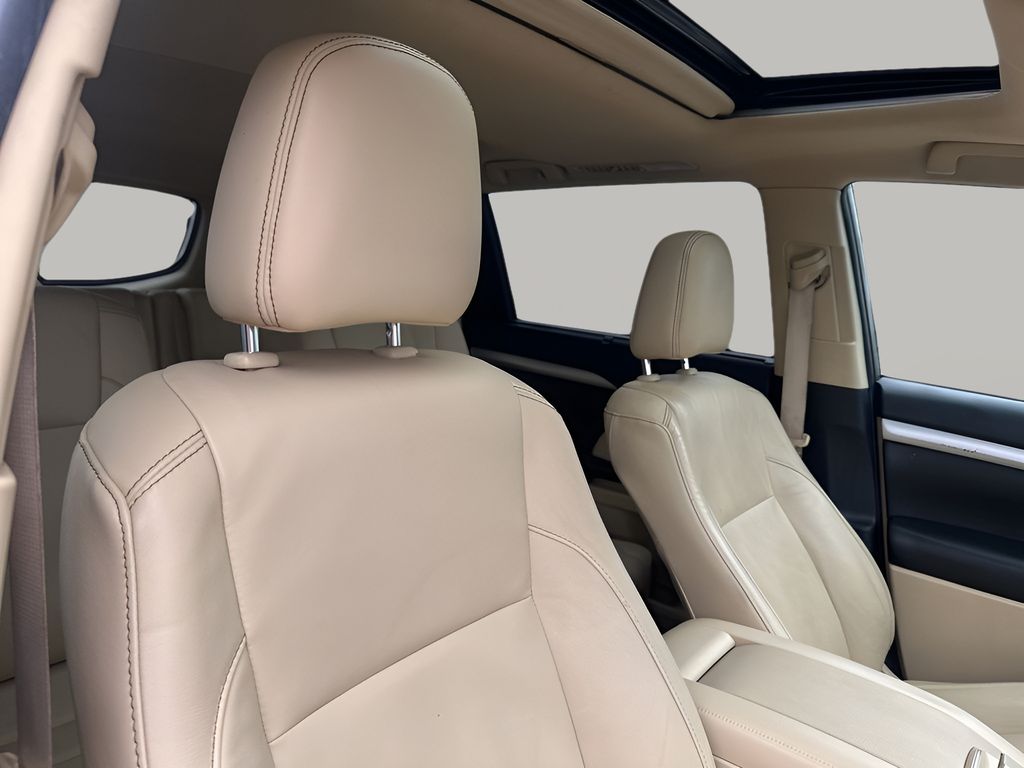 Used Car 2019 Toyota Highlander  Xle For Sale Under $25,000 In Austin, Texas