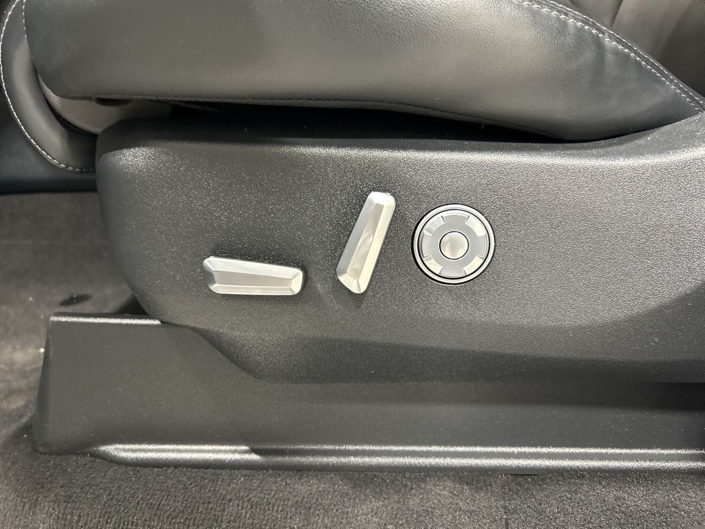 used 2025 Lincoln Navigator car, priced at $84,760