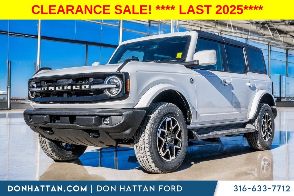 Oxford White 2025 Ford Bronco Outer Banks 4-Door 4WD SUV / Crossover Four-Wheel Drive Automatic