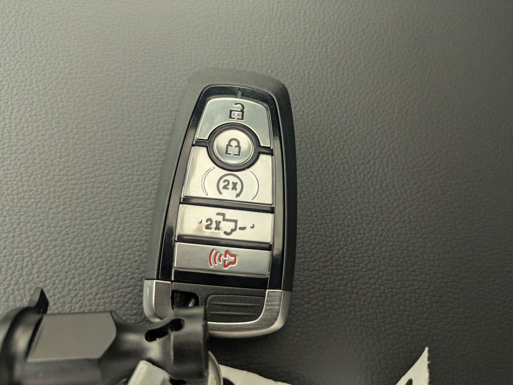 2026 Ford F-350 Super Duty LARIAT