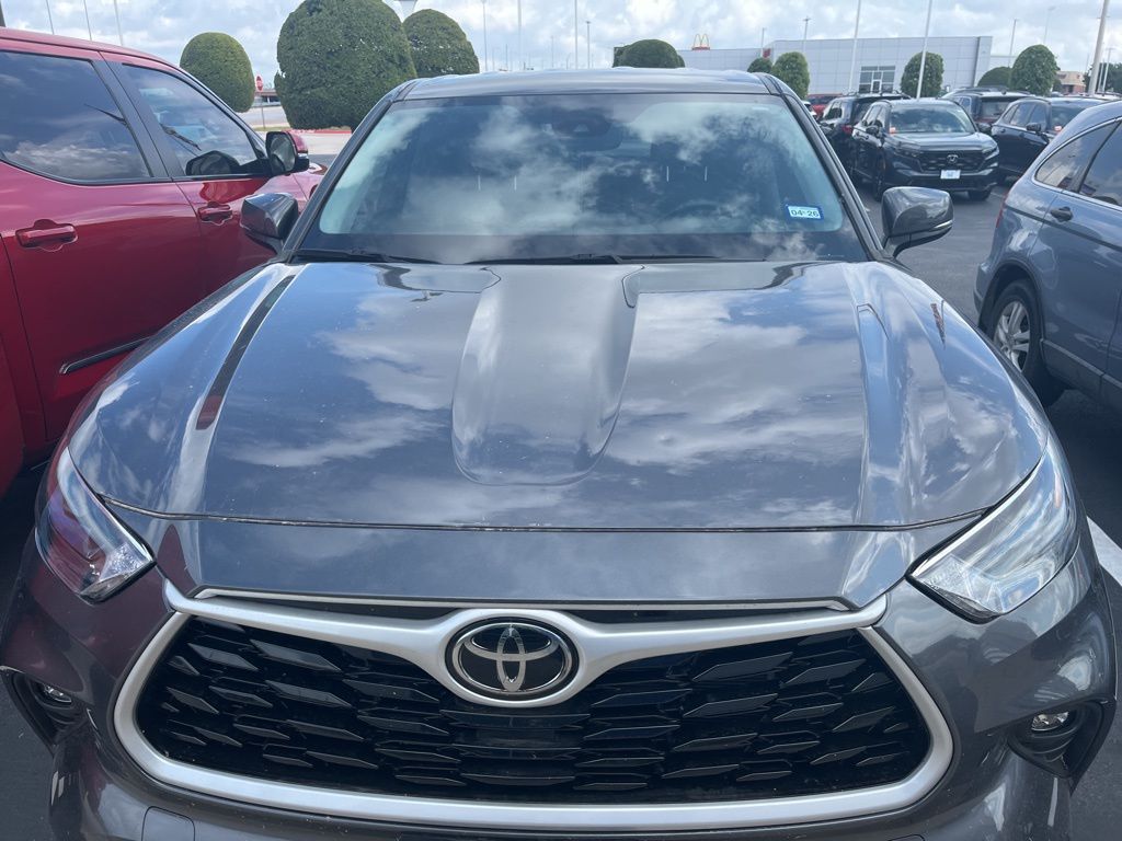 Thumbnail: 2023 Toyota Highlander - 2