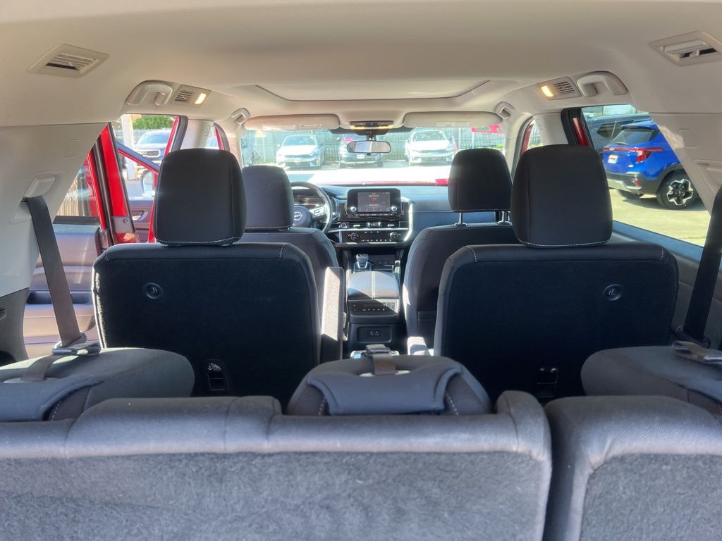 2022 Nissan Pathfinder SV photo