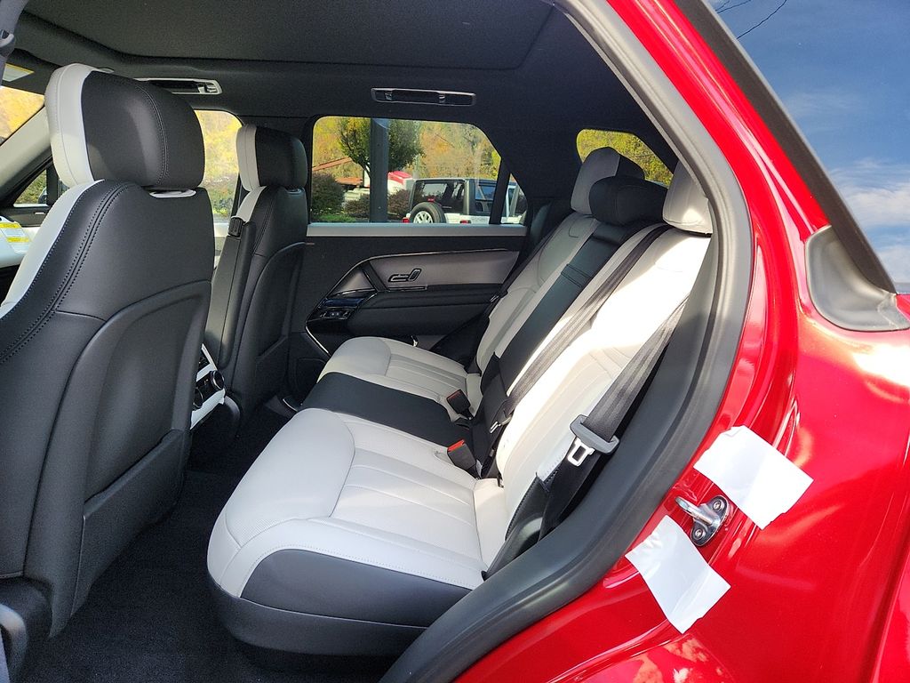 Thumbnail: 2025 Land Rover Range Rover Sport - 5