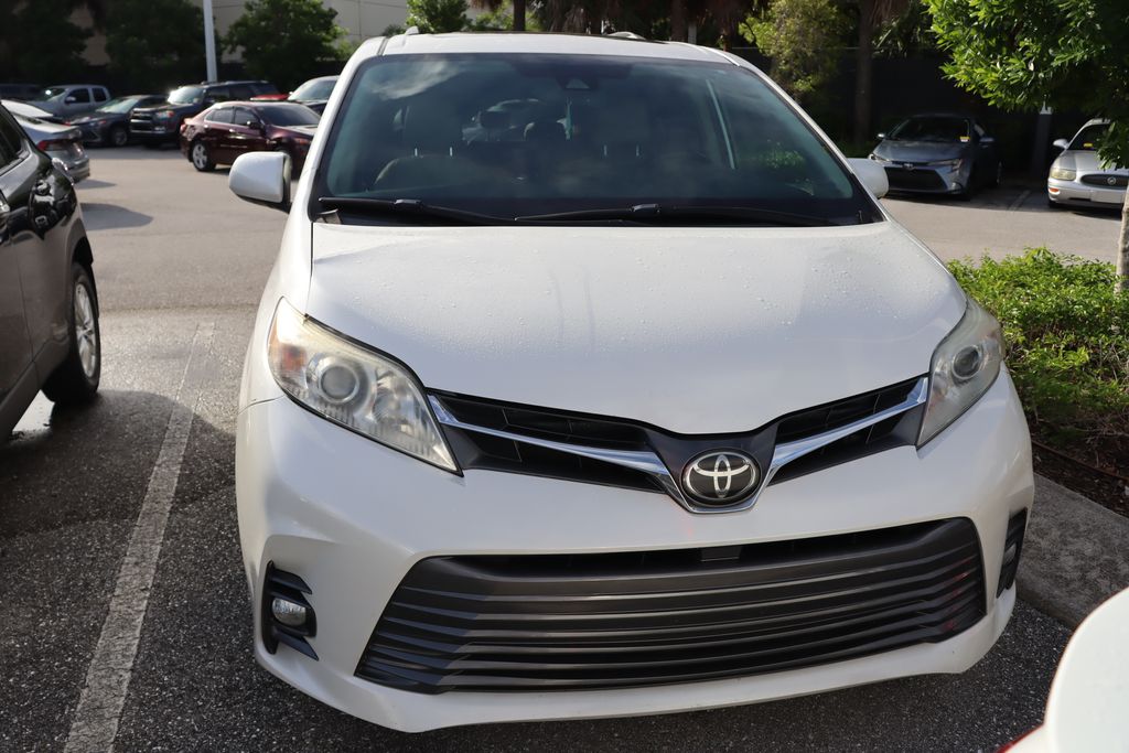 Thumbnail: 2020 Toyota Sienna - 5
