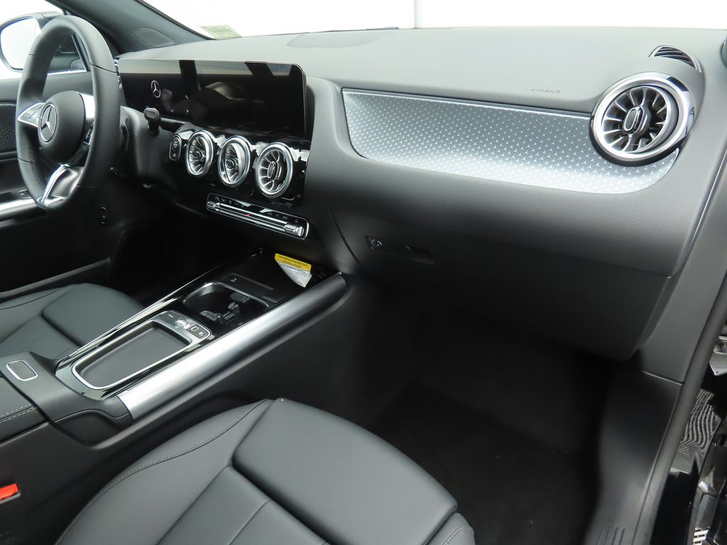 Thumbnail: 2025 Mercedes-Benz GLA - 17