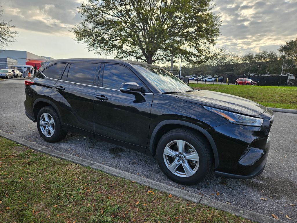 2022 Toyota Highlander LE 6