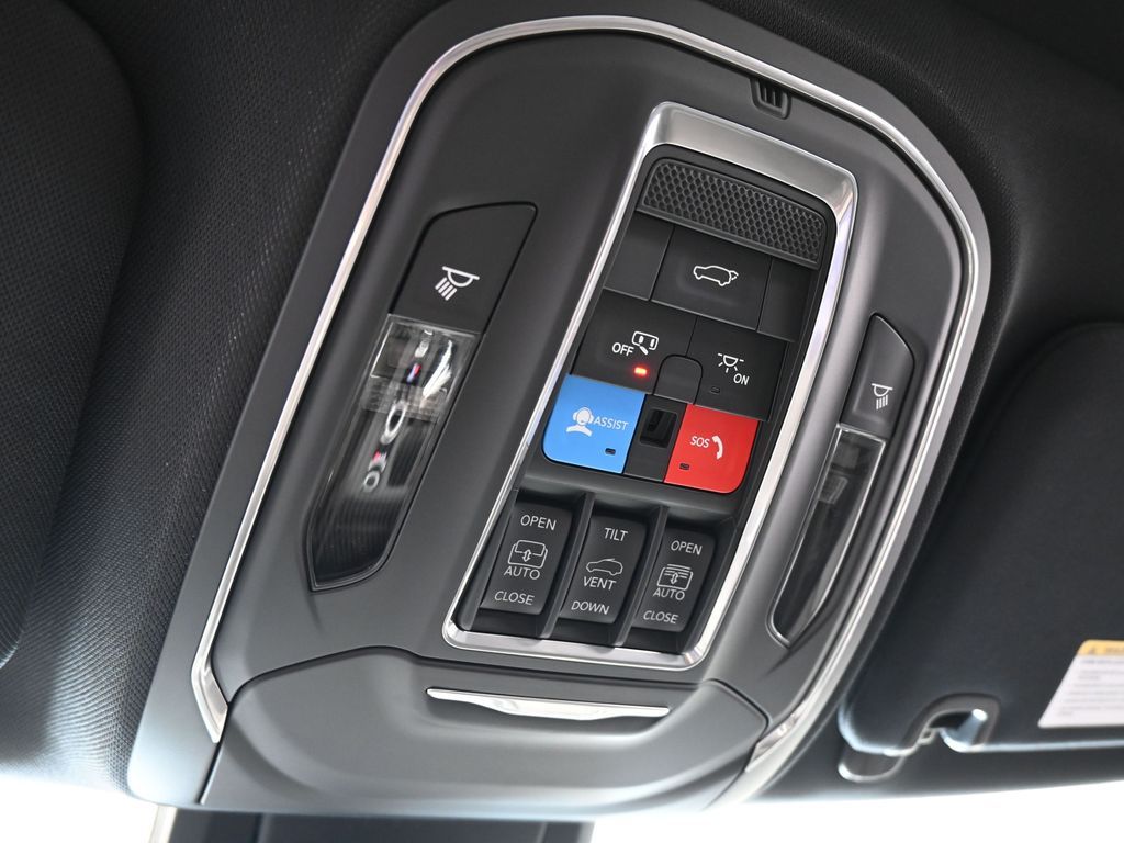 New 2026 diamond black crystal pearlcoat Jeep Limited image 21