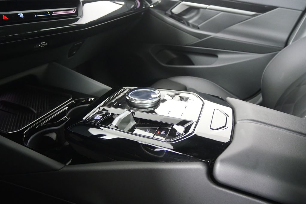 Thumbnail: 2026 BMW 5 Series - 22