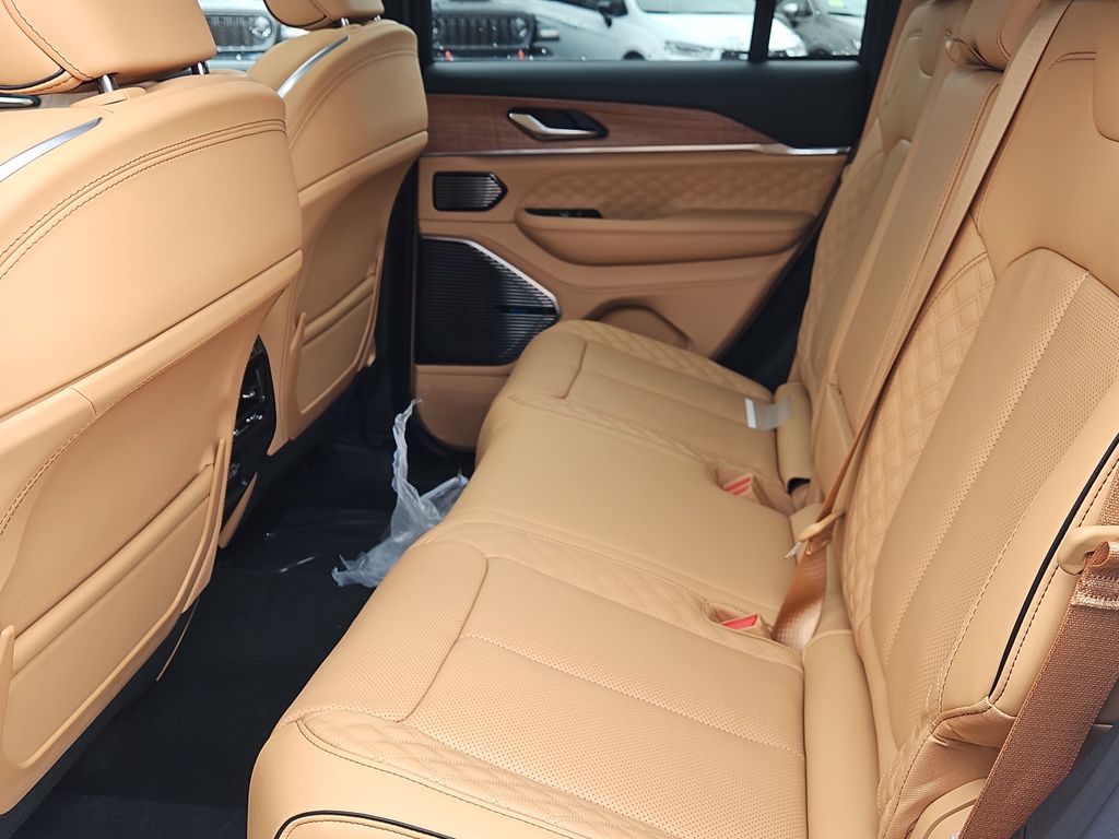 2025 Jeep Grand Cherokee Summit photo