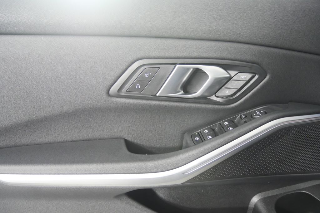 Thumbnail: 2025 BMW 3 Series - 8