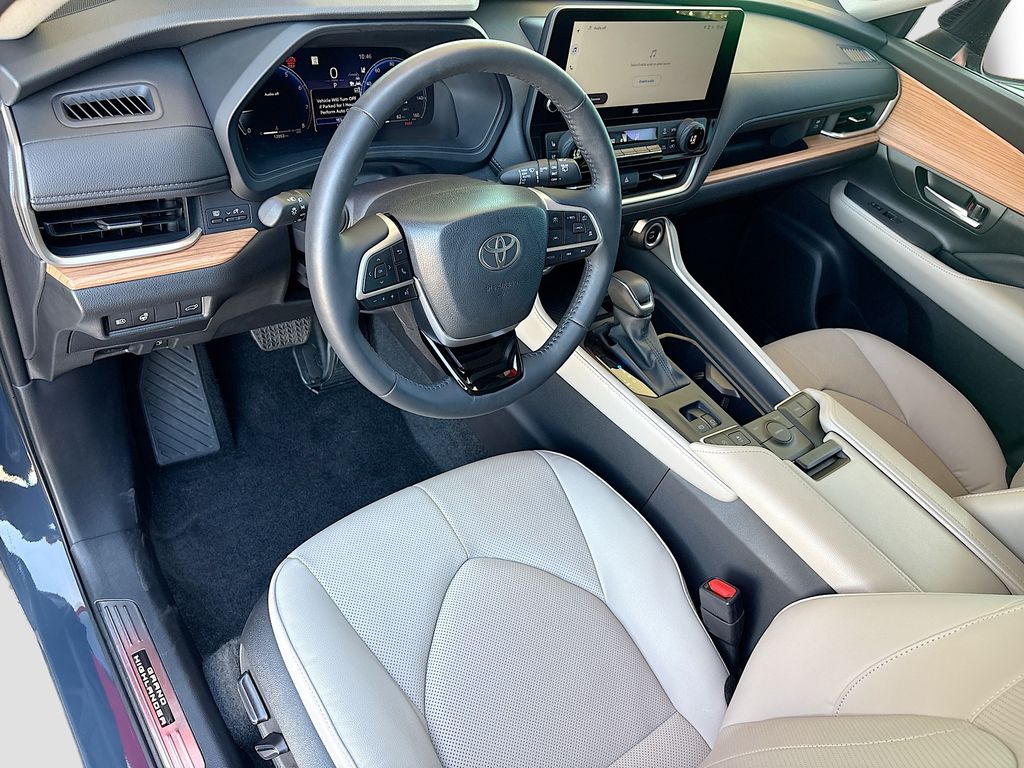 Thumbnail: 2025 Toyota Grand Highlander - 9