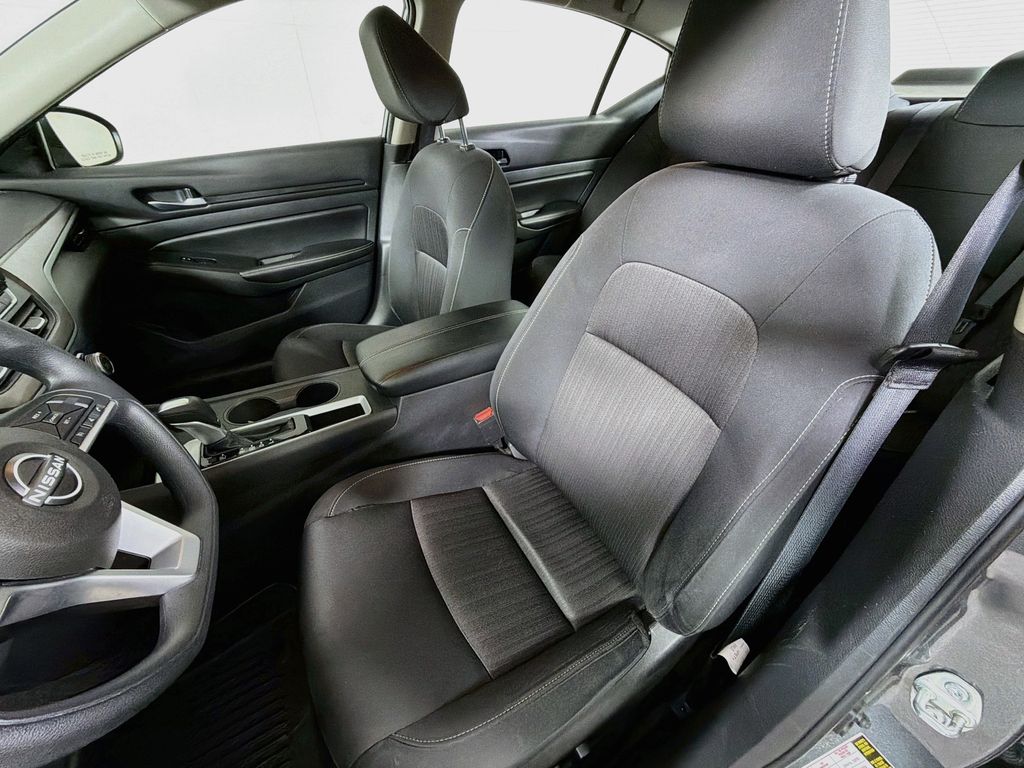 Used 2025 Nissan Altima Sedan