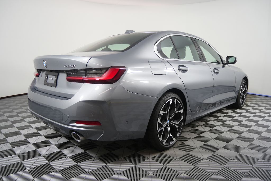 Thumbnail: 2025 BMW 3 Series - 3