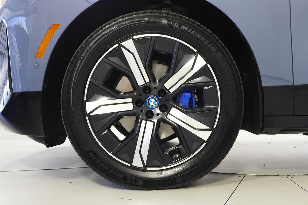 Thumbnail: 2023 BMW iX - 5