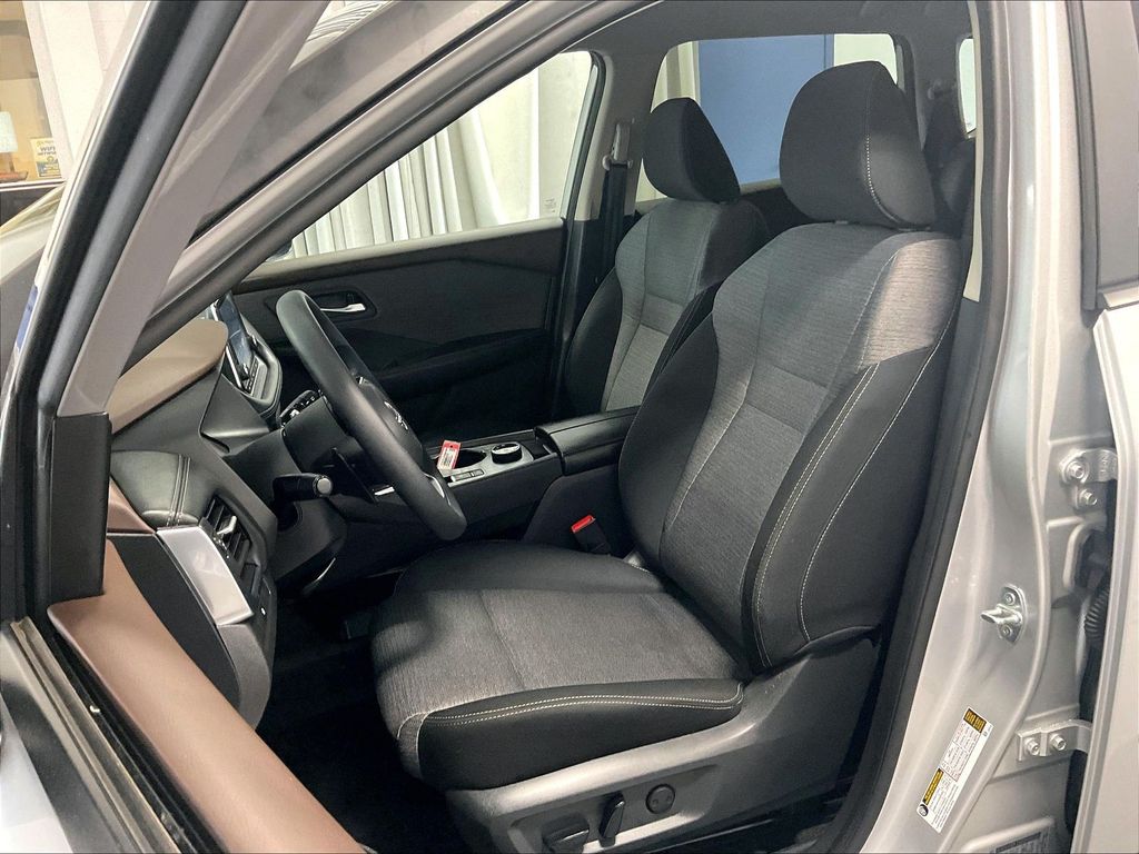 2023 Nissan Rogue — photo 10