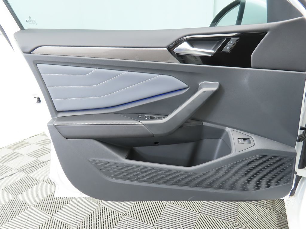 Thumbnail: 2025 Volkswagen Jetta - 24