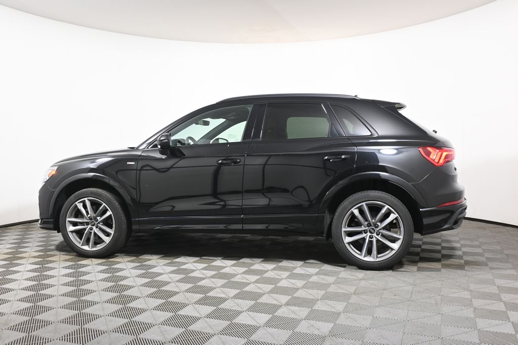Thumbnail: 2023 Audi Q3 - 2