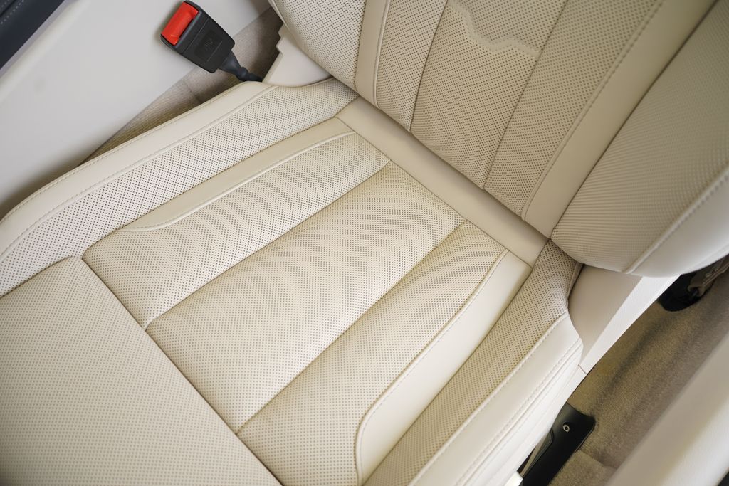 Thumbnail: 2026 BMW 8 Series - 13