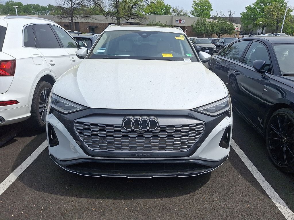 2024 Audi Q8 e-tron Premium Plus 2