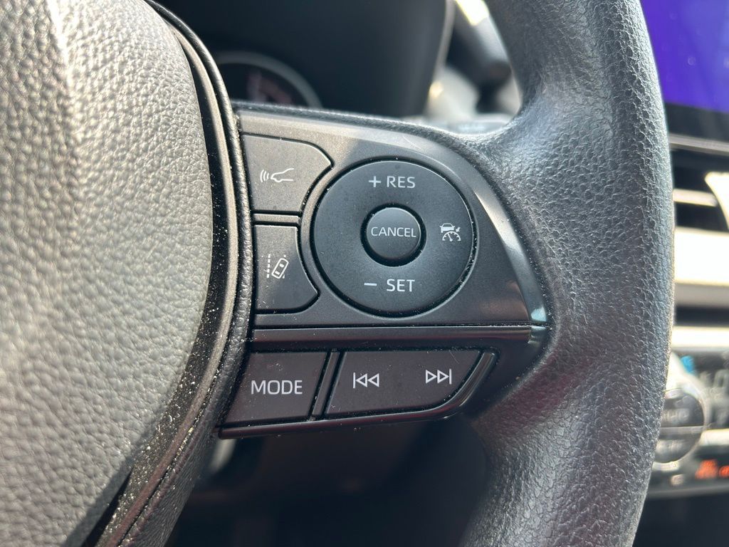 2023 Toyota RAV4 XLE 19