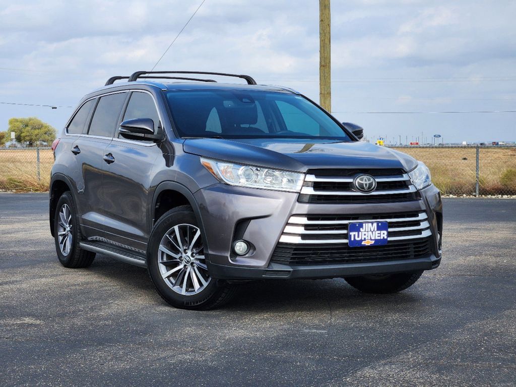 2017 Toyota Highlander XLE 1