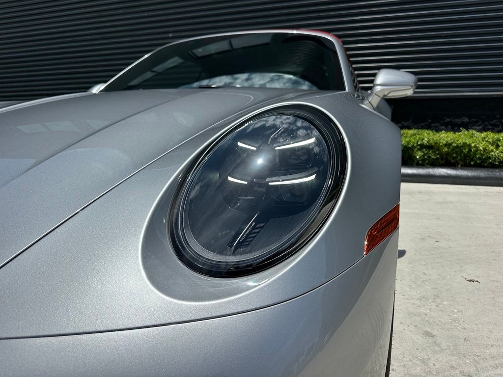 Thumbnail: 2025 Porsche 911 - 9