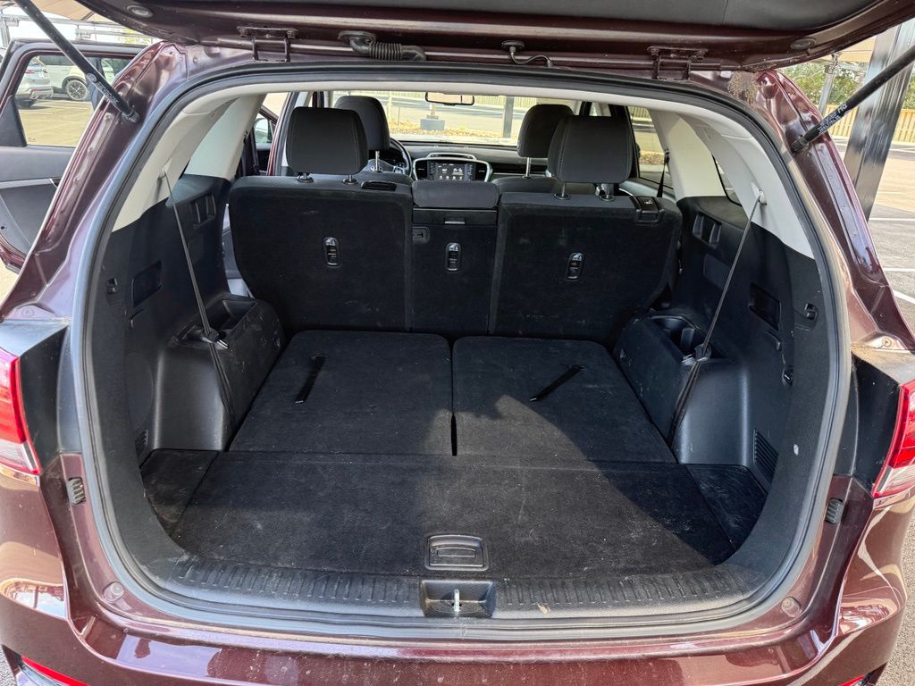 Thumbnail: 2019 Kia Sorento - 26