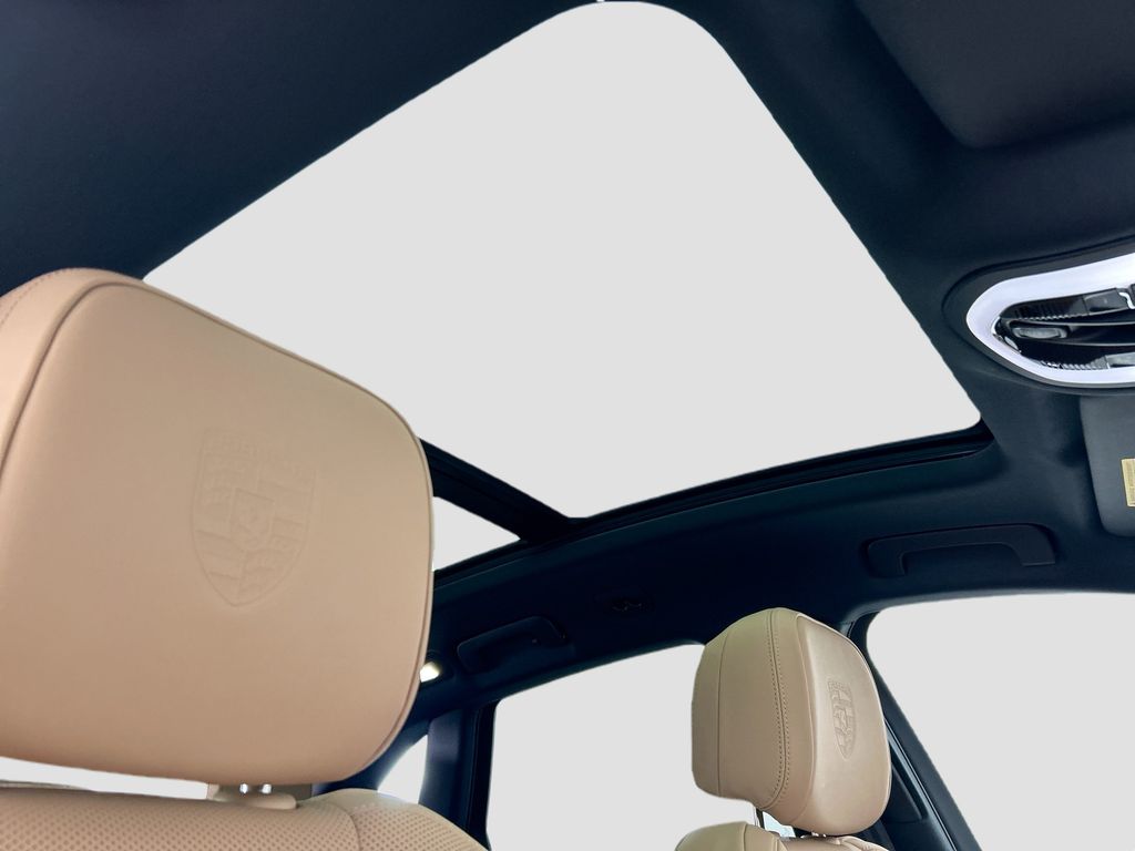 Thumbnail: 2026 Porsche Macan - 21