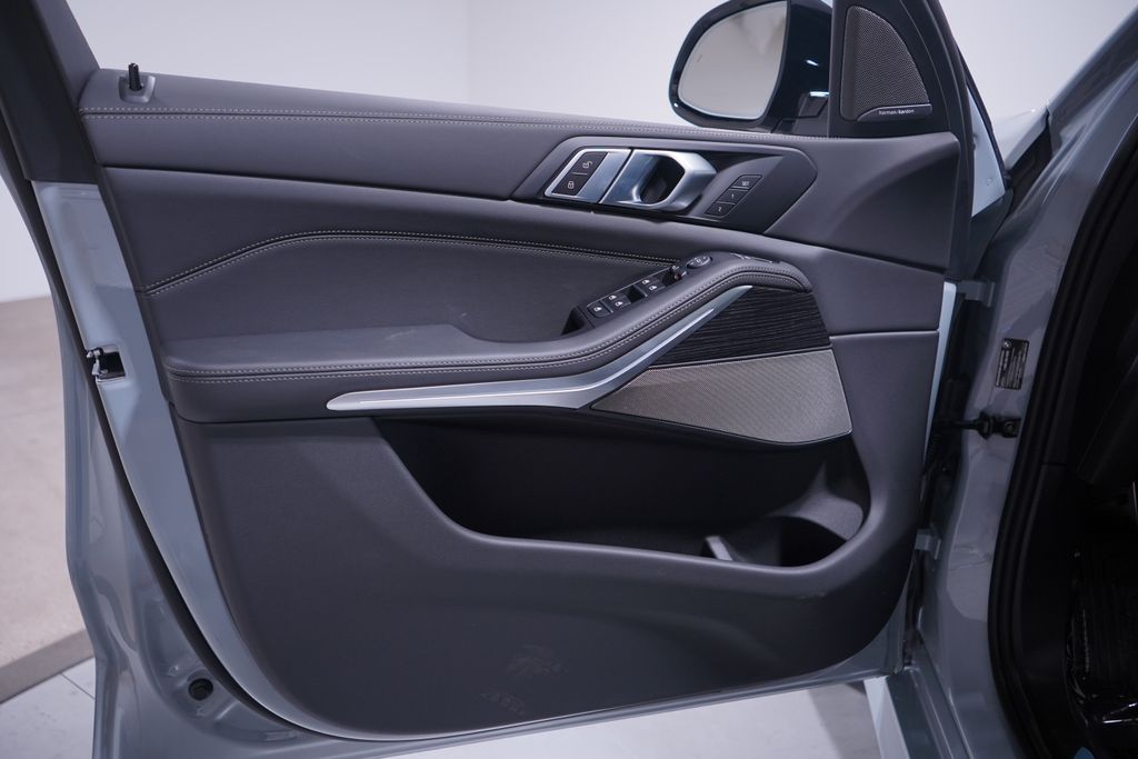 Thumbnail: 2026 BMW X5 - 10