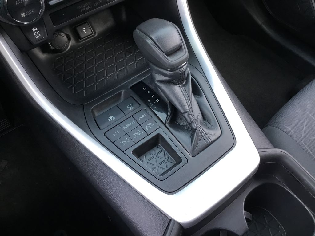 Thumbnail: 2021 Toyota RAV4 - 23