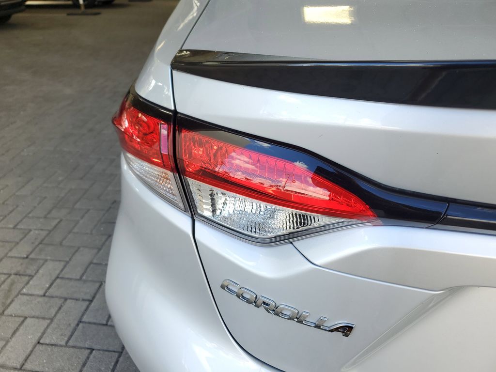 2022 Toyota Corolla LE photo 10