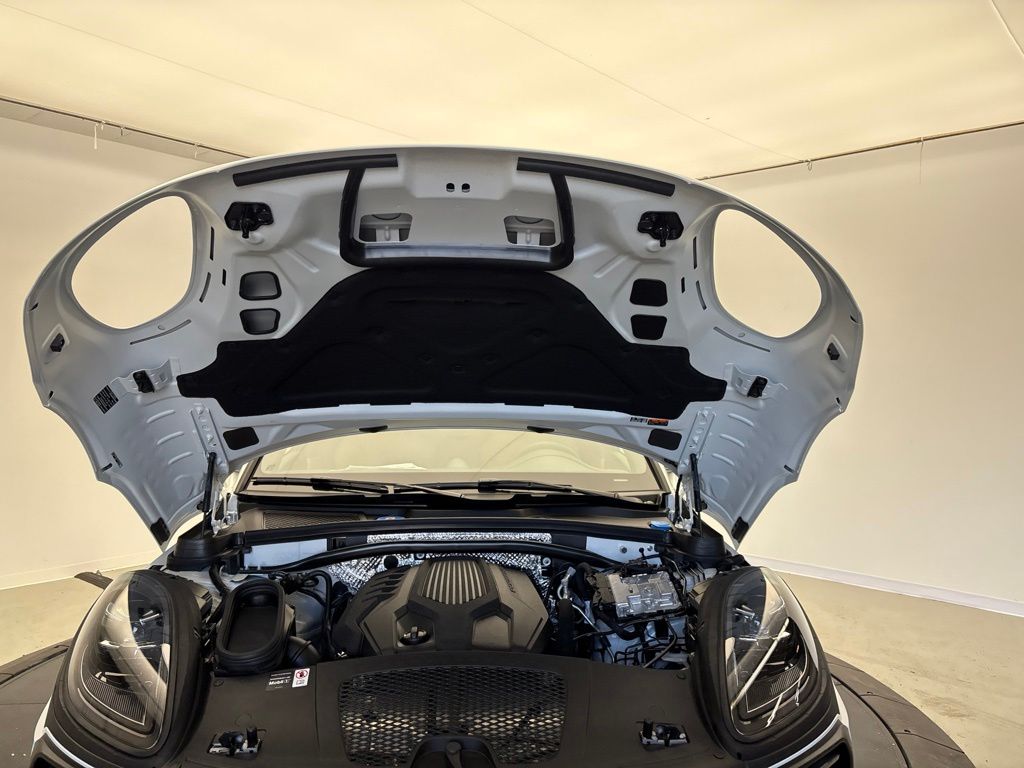 Thumbnail: 2026 Porsche Macan - 13