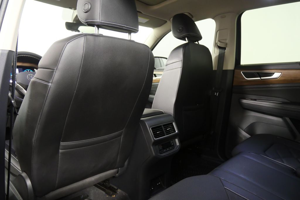 2024 Volkswagen Atlas SE 16