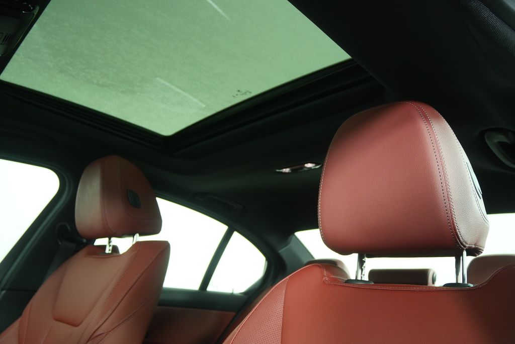 Thumbnail: 2025 BMW 3 Series - 11