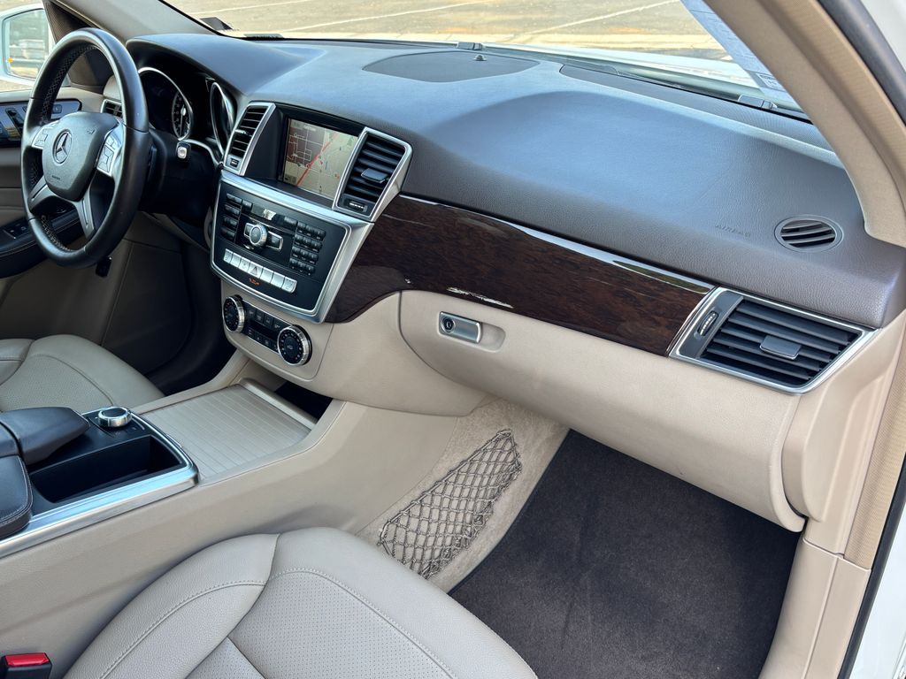 Thumbnail: 2014 Mercedes-Benz M-Class - 23