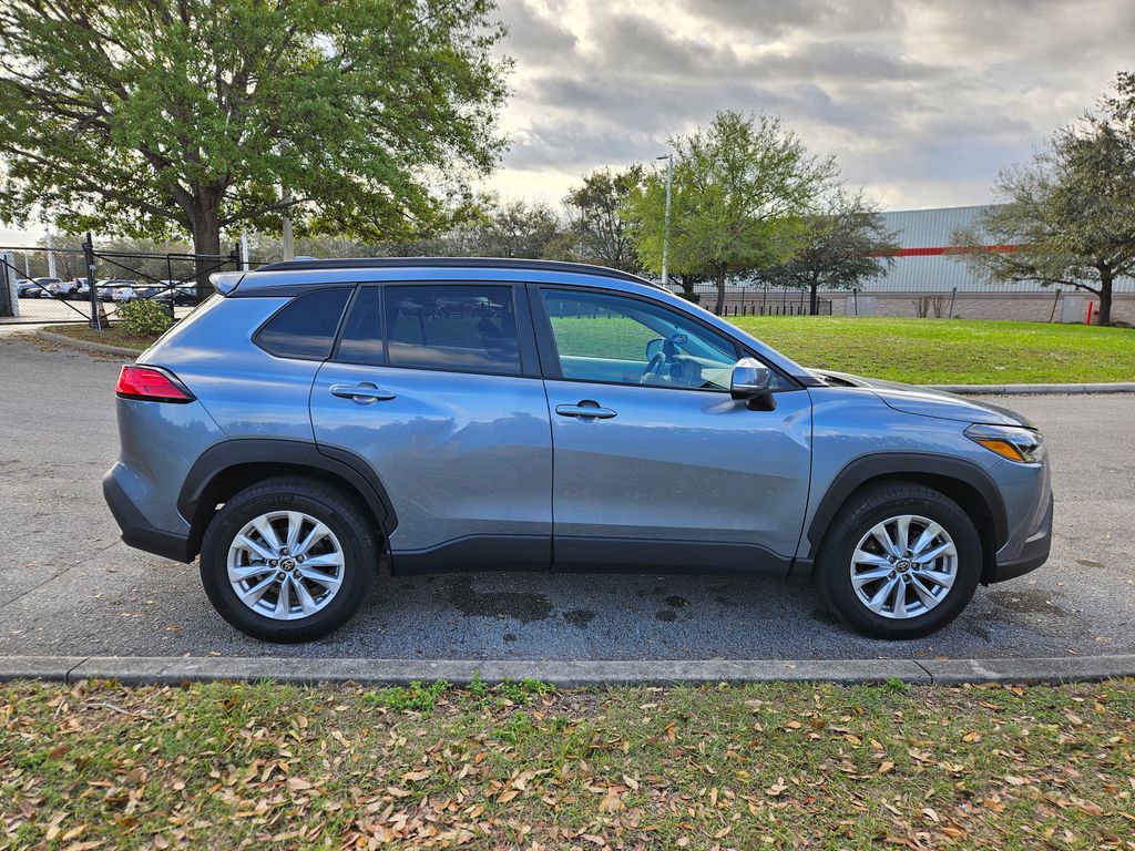 2022 Toyota Corolla Cross LE 6