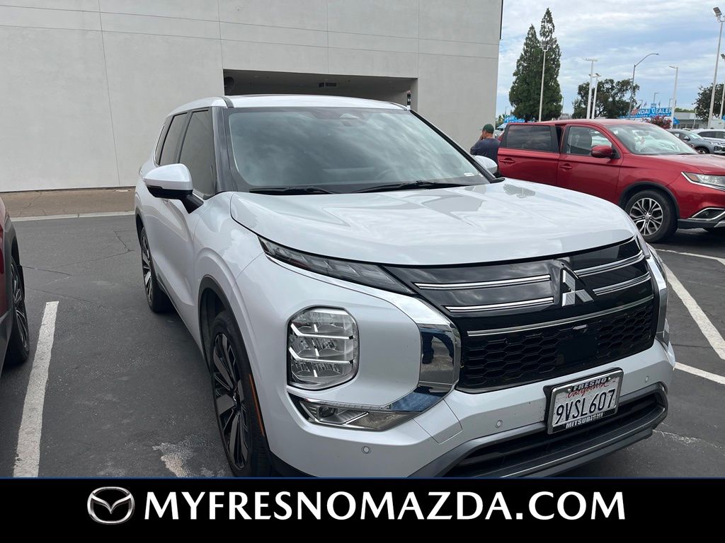 White 2025 Mitsubishi Outlander SUV / Crossover Front-Wheel Drive Continuously Variable Transmission