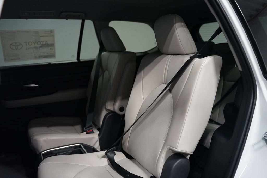 Thumbnail: 2026 Toyota Grand Highlander - 14