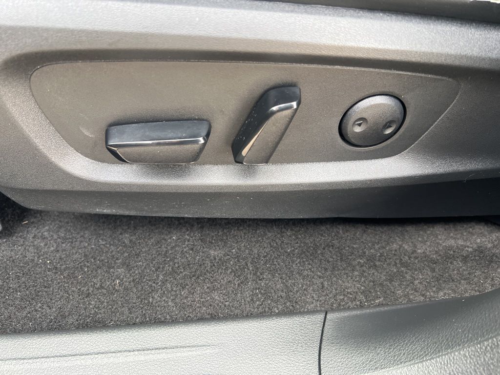 2023 Nissan Pathfinder Platinum photo