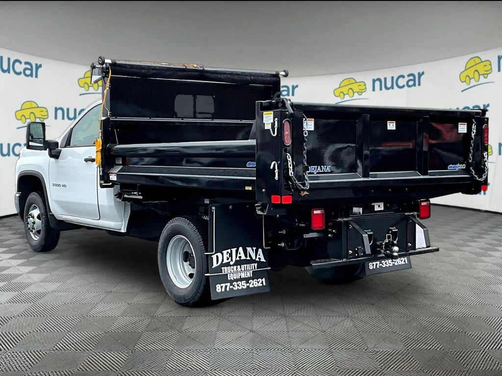 View vehicle photo 5