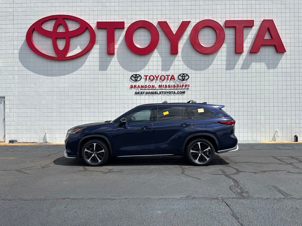 Used 2021 Toyota Highlander SUV