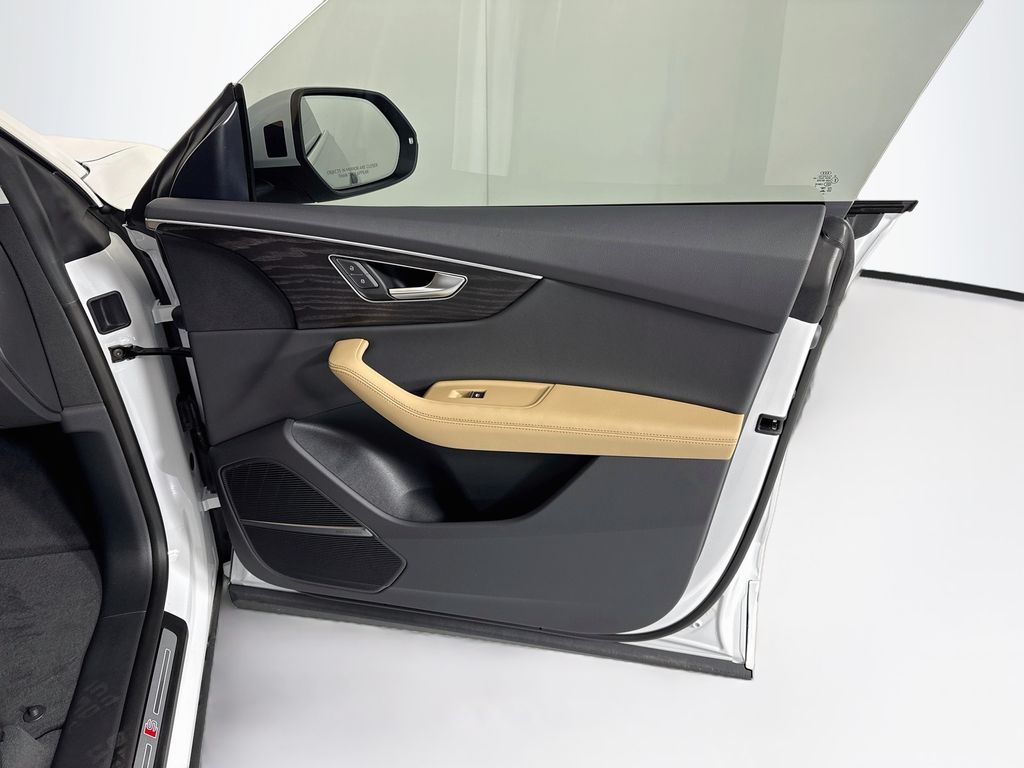 Thumbnail: 2027 Audi Q8 - 26
