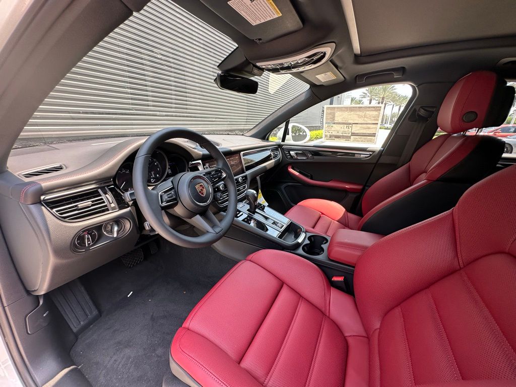 Thumbnail: 2026 Porsche Macan - 4