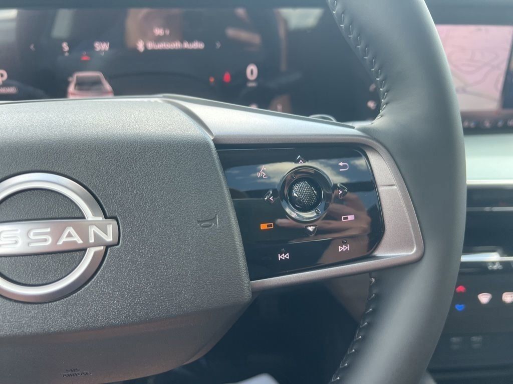 2025 Champagne Silver Metallic Nissan Murano Platinum AWD SUV